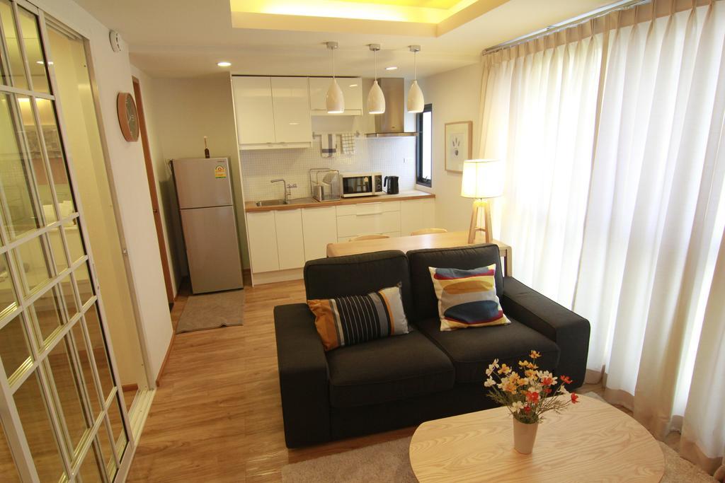 Bed and Breakfast S Bloc Saladaeng Бангкок Экстерьер фото