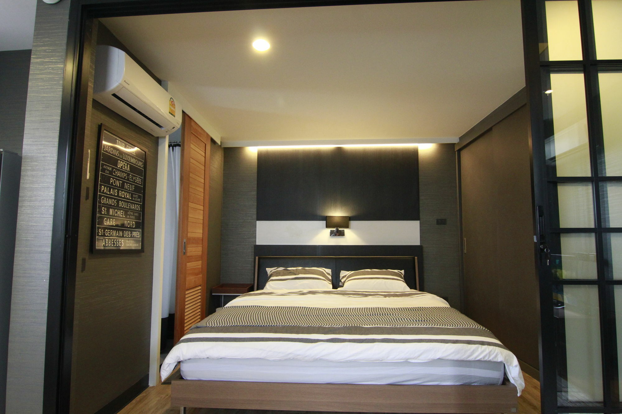 Bed and Breakfast S Bloc Saladaeng Бангкок Экстерьер фото