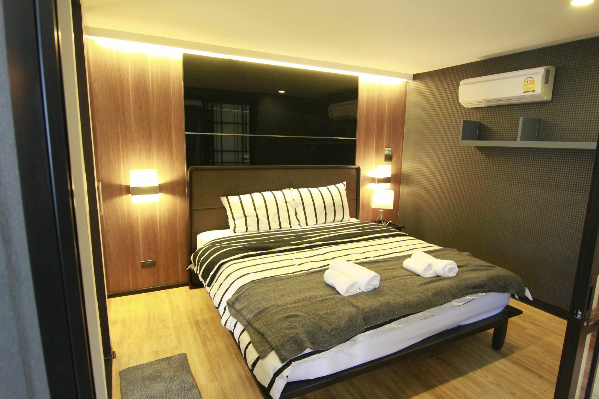 Bed and Breakfast S Bloc Saladaeng Бангкок Экстерьер фото