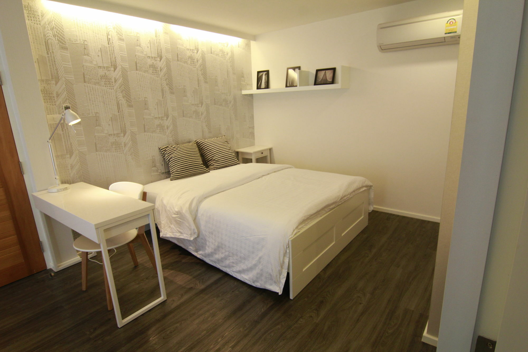 Bed and Breakfast S Bloc Saladaeng Бангкок Экстерьер фото